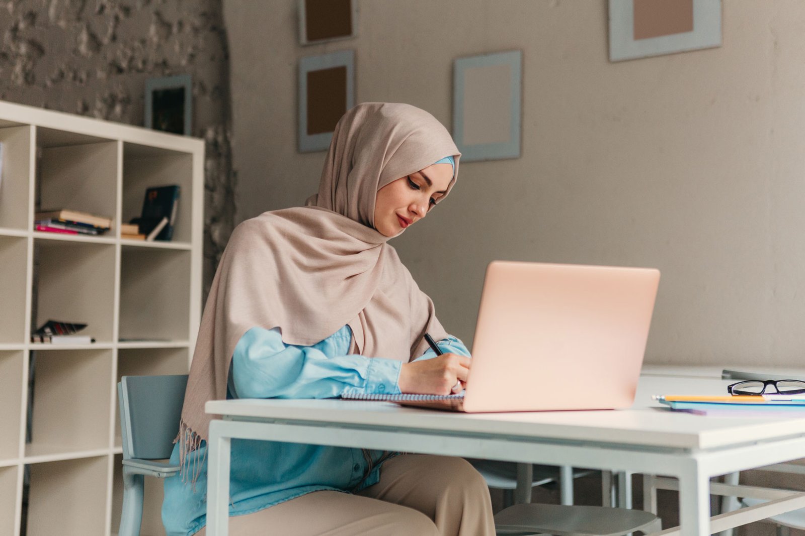 Muslim woman studying the Quran online